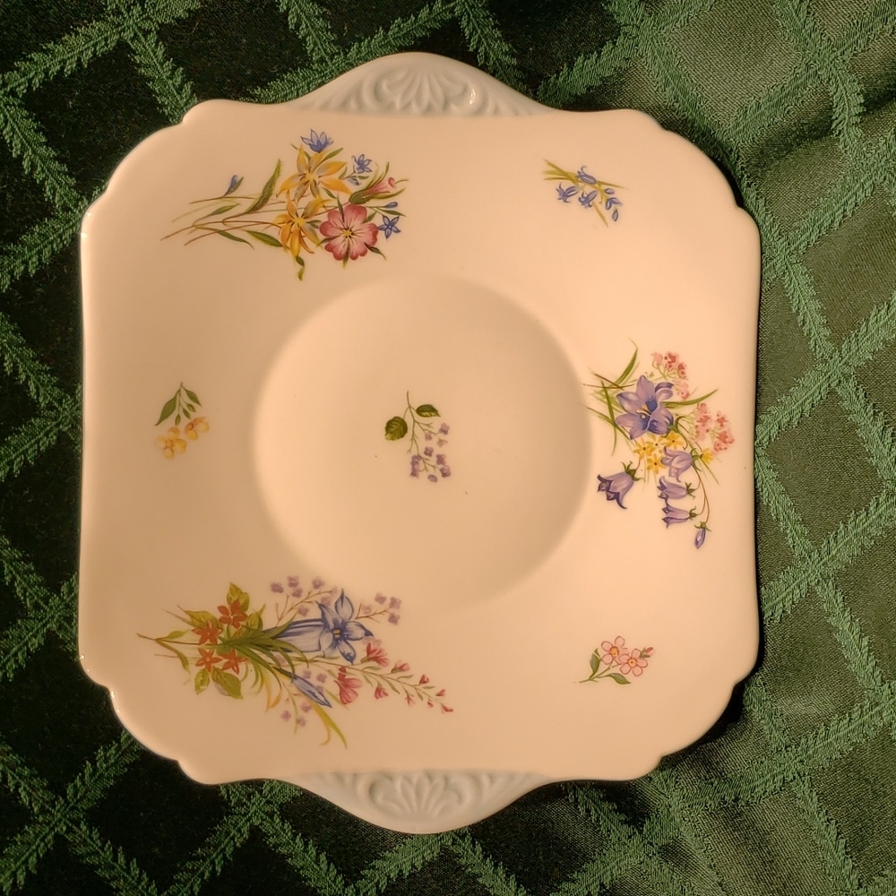 Enchanting SHELLEY CAKEPLATE "Wild Flowers" #13668 euc